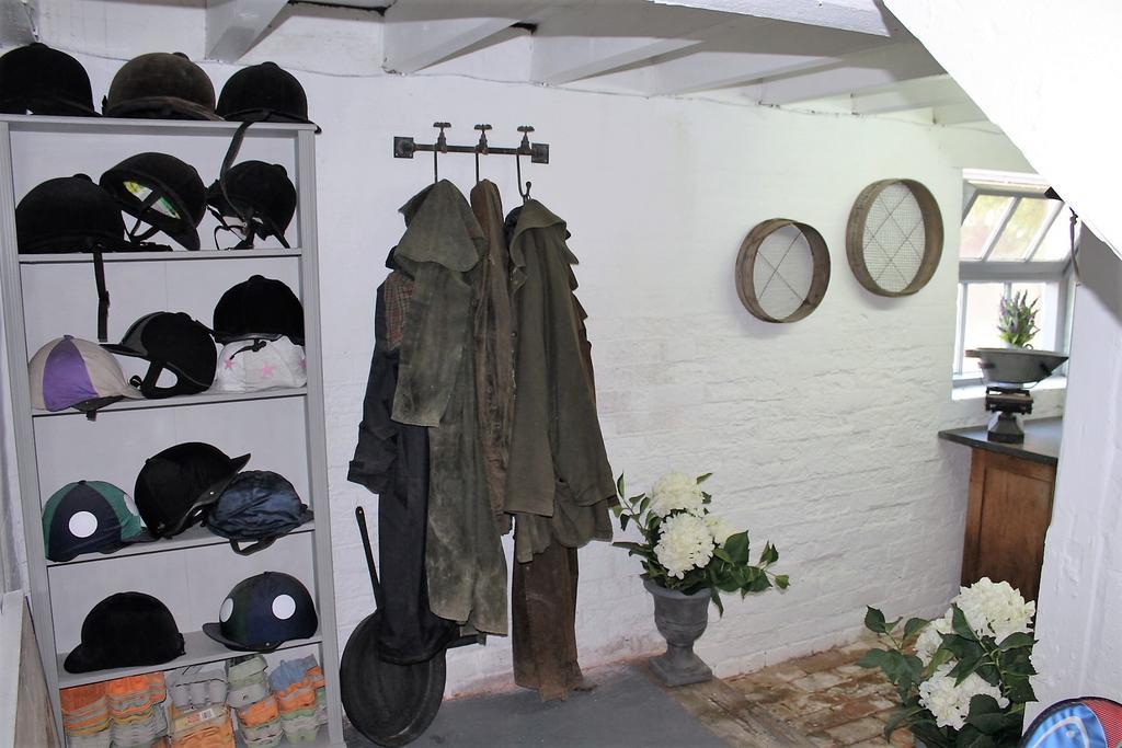 The Jockey Room Hideaway Spurstow Exterior photo