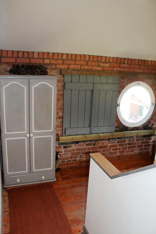 The Jockey Room Hideaway Spurstow Exterior photo